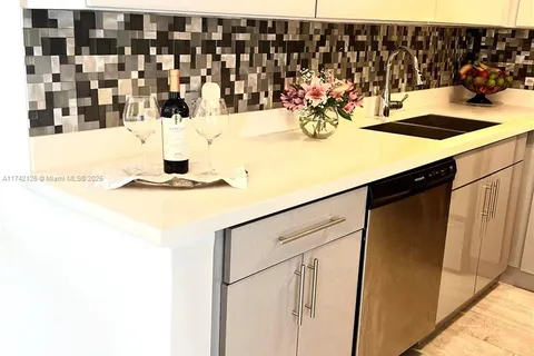 3625 N Country Club Dr # 404, Aventura FL 33180