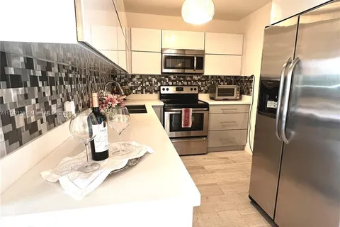 3625 N Country Club Dr # 404, Aventura FL 33180