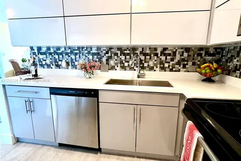 3625 N Country Club Dr # 404, Aventura FL 33180