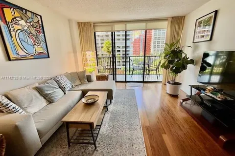 1450 Brickell Bay Dr # 605, Miami FL 33131