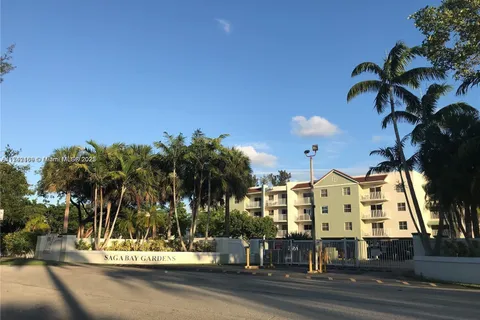 8260 SW 210th St # 220, Cutler Bay FL 33189