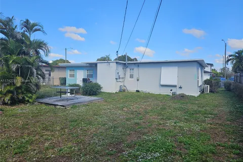 910 E 11th Pl, Hialeah FL 33010