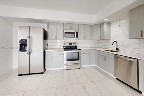 220 SW 8th Ave # 2, Hallandale Beach FL 33009