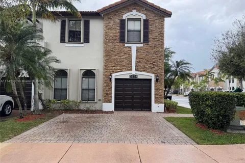 3254 NW 103rd Ct, Doral FL 33172