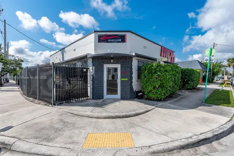 660 NW 71st St, Miami FL 33150