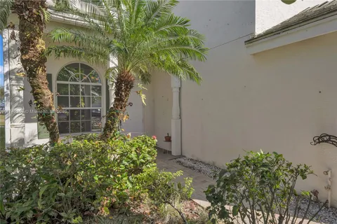 207 Berenger Walk, Royal Palm Beach FL 33414