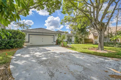 7102 NW 45th Ave, Coconut Creek FL 33073