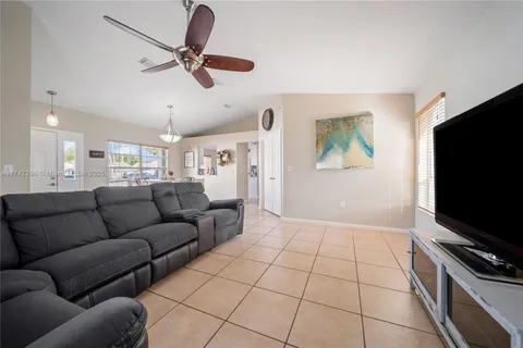 2240 SE 6th Ct, Homestead FL 33033