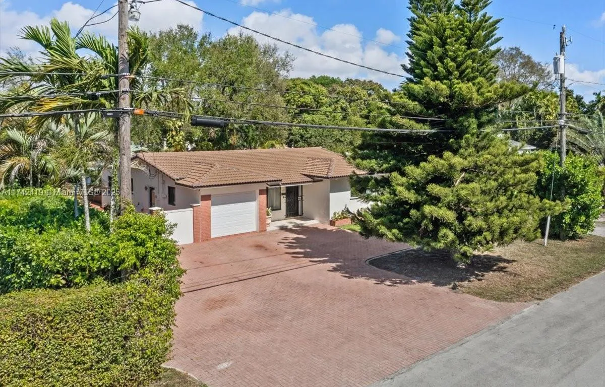 6385 SW 25th St, Miami FL 33155