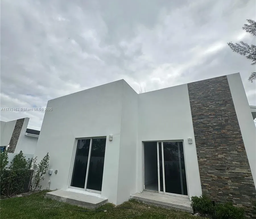 2423 NW 23rd Ln, Fort Lauderdale FL 33311