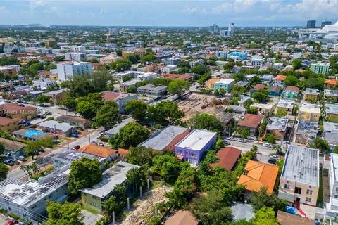 1560 SW 5th St, Miami FL 33135