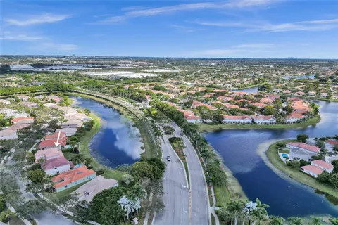 3892 Falcon Ridge Cir, Weston FL 33331