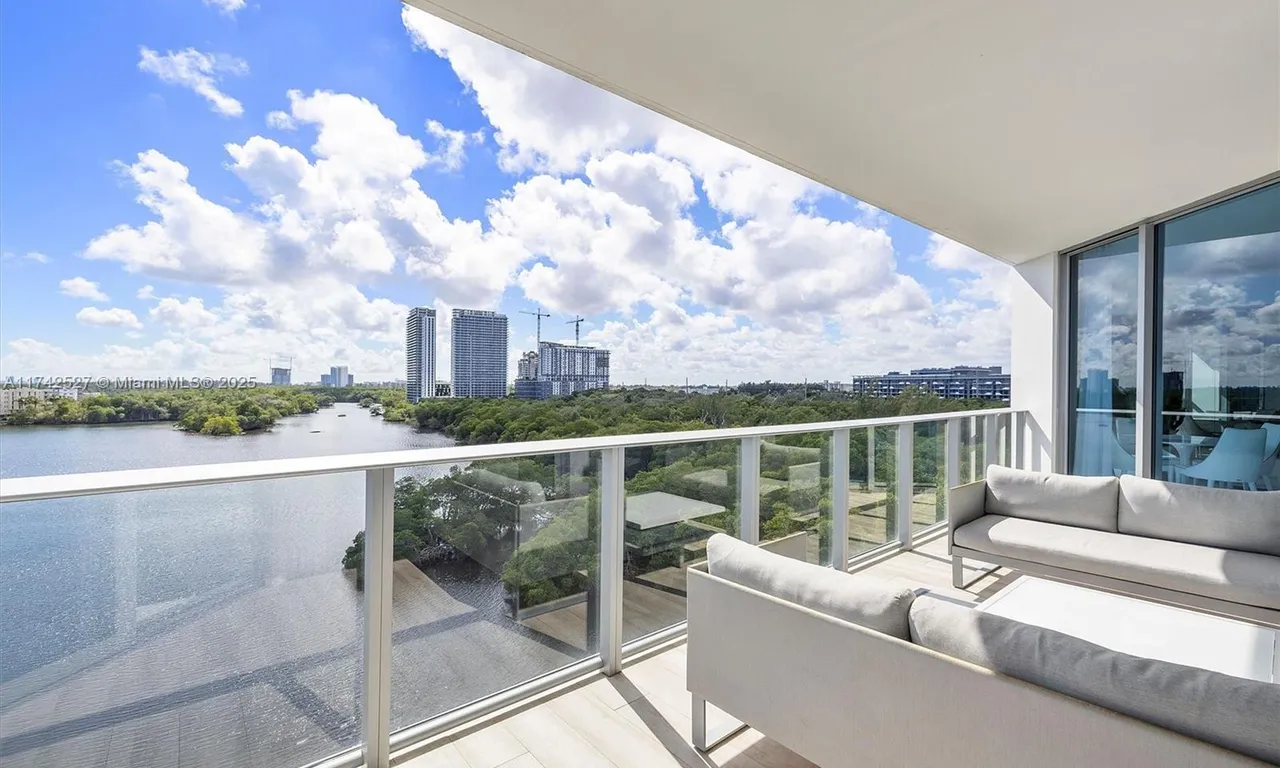 17111 Biscayne Blvd # 706, North Miami Beach FL 33160