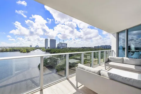 17111 Biscayne Blvd # 706, North Miami Beach FL 33160