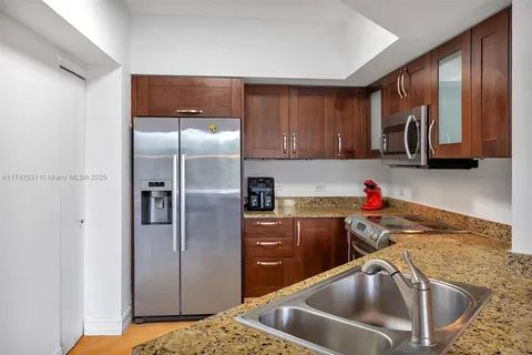 19900 E Country Club Dr # 716, Aventura FL 33180