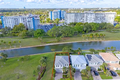 3813 Greenway Dr, Hollywood FL 33021