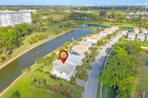 3813 Greenway Dr, Hollywood FL 33021