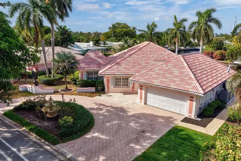 5517 Bayview Dr, Fort Lauderdale FL 33308