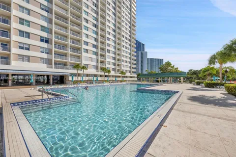 300 Bayview Dr, Sunny Isles Beach FL 33160