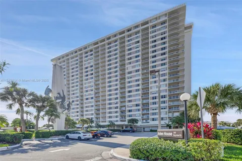 300 Bayview Dr, Sunny Isles Beach FL 33160