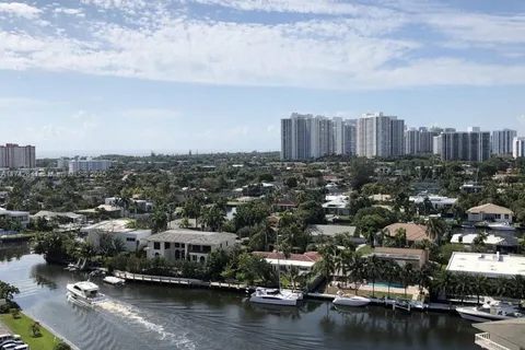 427 Golden Isles Dr # 15J, Hallandale Beach FL 33009
