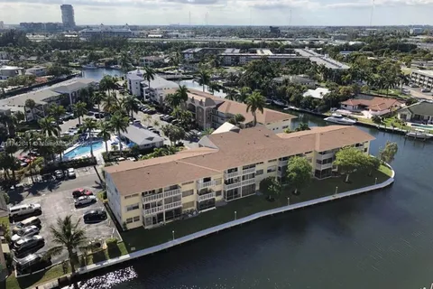 427 Golden Isles Dr # 15J, Hallandale Beach FL 33009