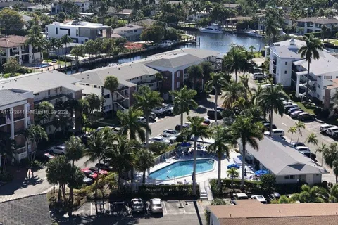 427 Golden Isles Dr # 15J, Hallandale Beach FL 33009
