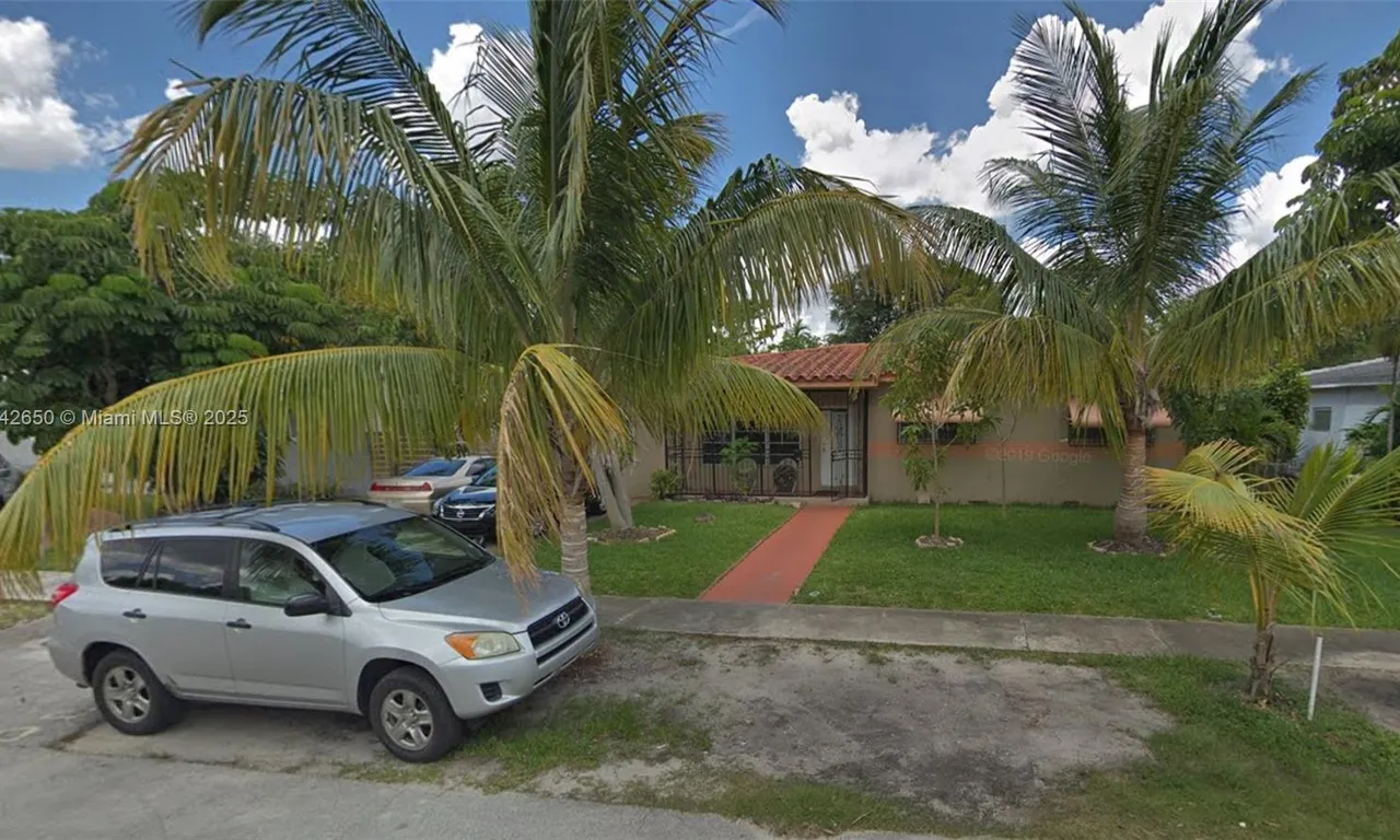 1445 NE 136th St, North Miami FL 33161