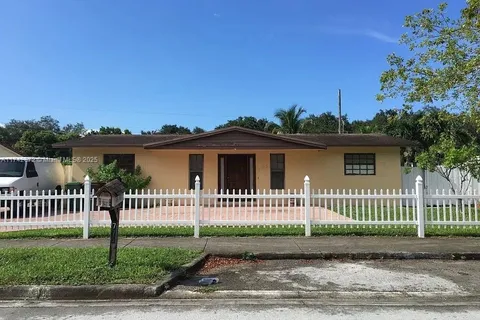 775 W 74th Pl, Hialeah FL 33014