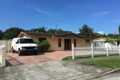 775 W 74th Pl, Hialeah FL 33014