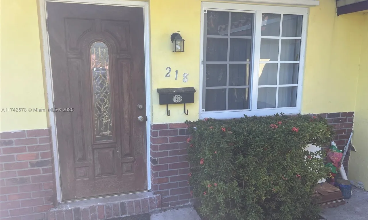 216 SW 10th St # 2, Hallandale Beach FL 33009