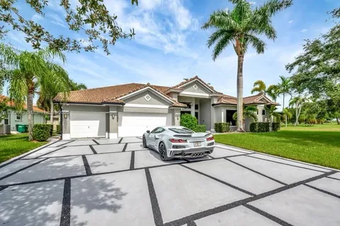 3185 Fairways Dr, Homestead FL 33035