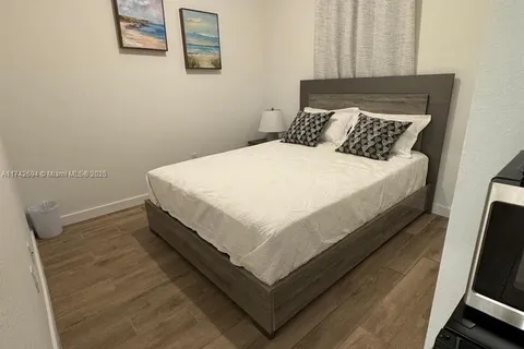 749 SE 17th St # 1, Homestead FL 33034