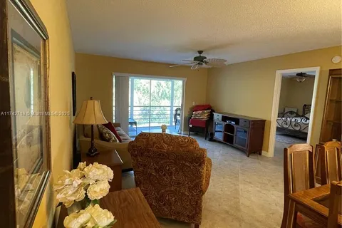 110 Lake Meryl Dr # 216, West Palm Beach FL 33411