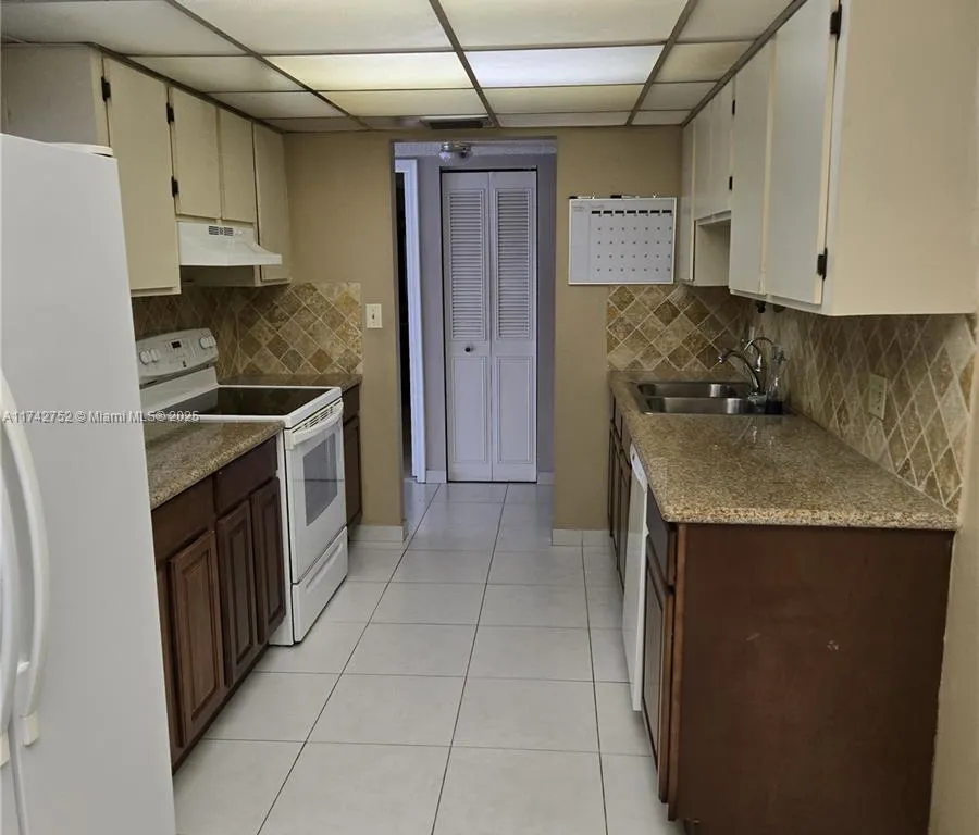 1301 NE 7th St # 207, Hallandale Beach FL 33009