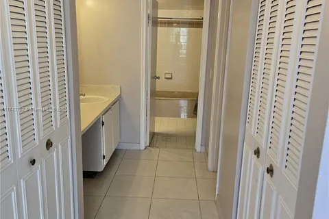 1301 NE 7th St # 207, Hallandale Beach FL 33009
