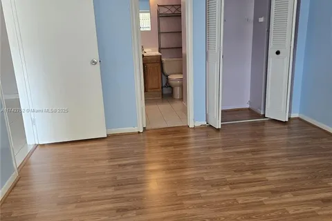 1301 NE 7th St # 207, Hallandale Beach FL 33009