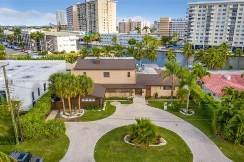 418 Tamarind dr, Hallandale Beach FL 33009