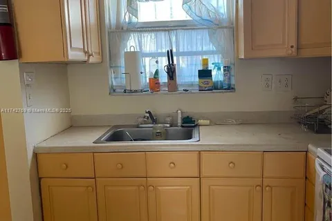21 SW 109th Ave # B5, Sweetwater FL 33174