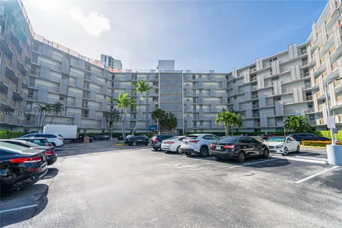 3475 N Country Club Dr # 314, Aventura FL 33180