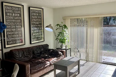 5201 Geneva Way # 108, Doral FL 33166