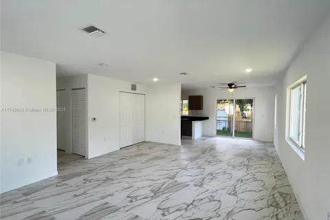 823 NW 4th Ter, Hallandale Beach FL 33009