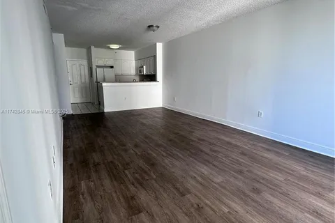 5091 NW 7th St # 1015, Miami FL 33126