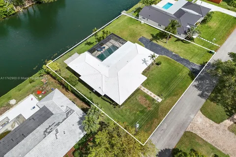 7241 SW 110th Ter, Pinecrest FL 33156