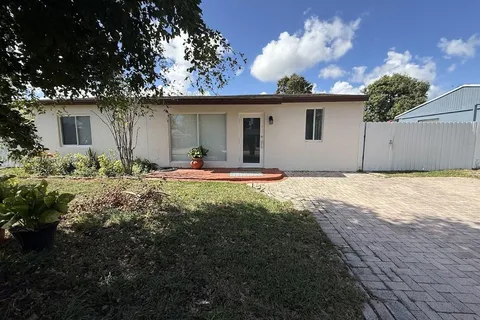 2271 SW 42nd Way, Fort Lauderdale FL 33317