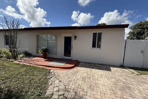 2271 SW 42nd Way, Fort Lauderdale FL 33317