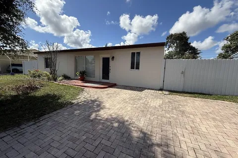 2271 SW 42nd Way, Fort Lauderdale FL 33317