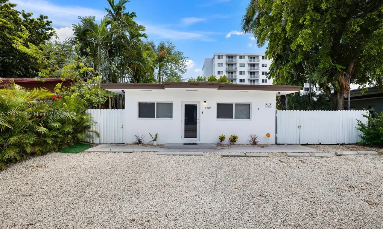 1286 NE 109th St, Miami FL 33161