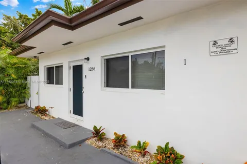 1286 NE 109th St, Miami FL 33161