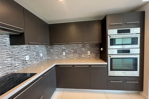 7661 NW 107th Ave # 408, Doral FL 33178